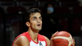 Milli basketbolcu Ömer Faruk Yurtseven'den "double-double"