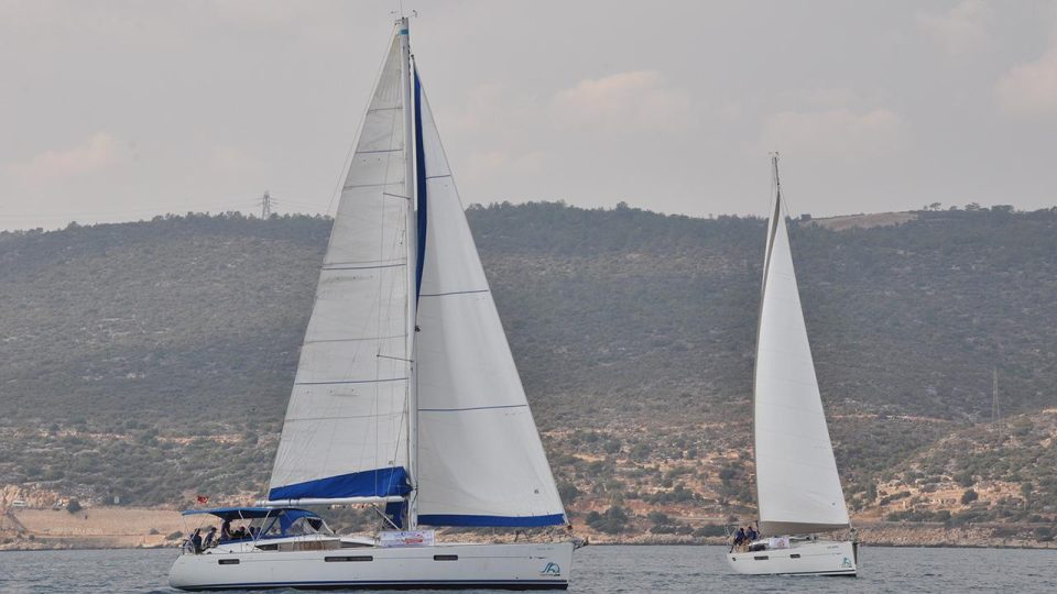 Mersin’de yelken yarışı ve çevre temizliği etkinliği düzenlendi