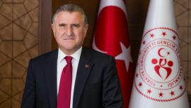 Bakan Bak, Beşiktaş'ı tebrik etti